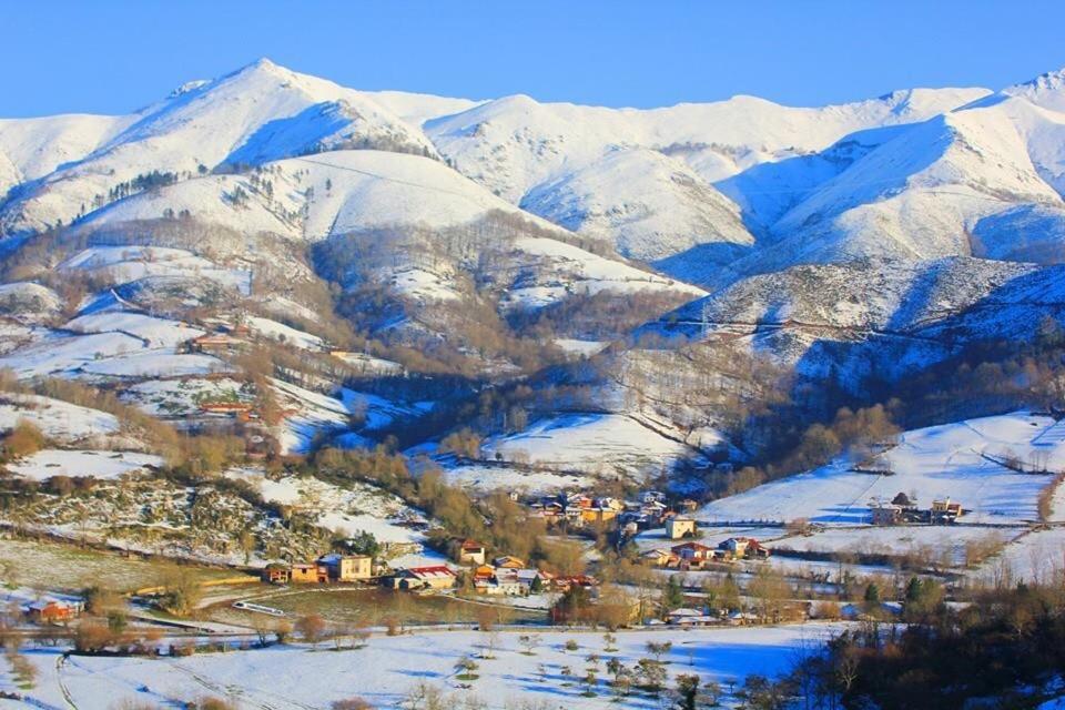 Posada El Pareon Sirviella Esterno foto